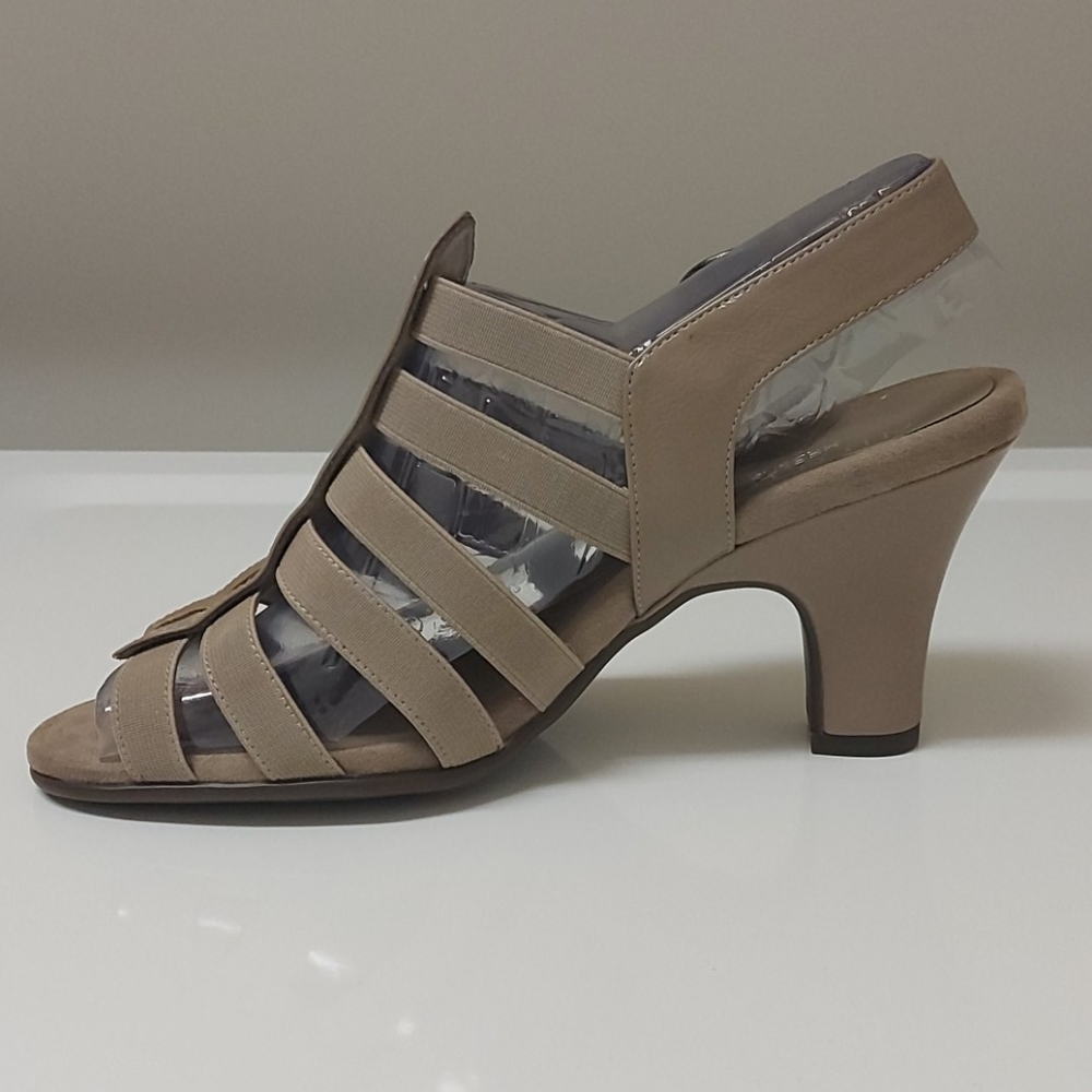 NWOT Aerosoles Gin Rickey Sandals Size 9.5